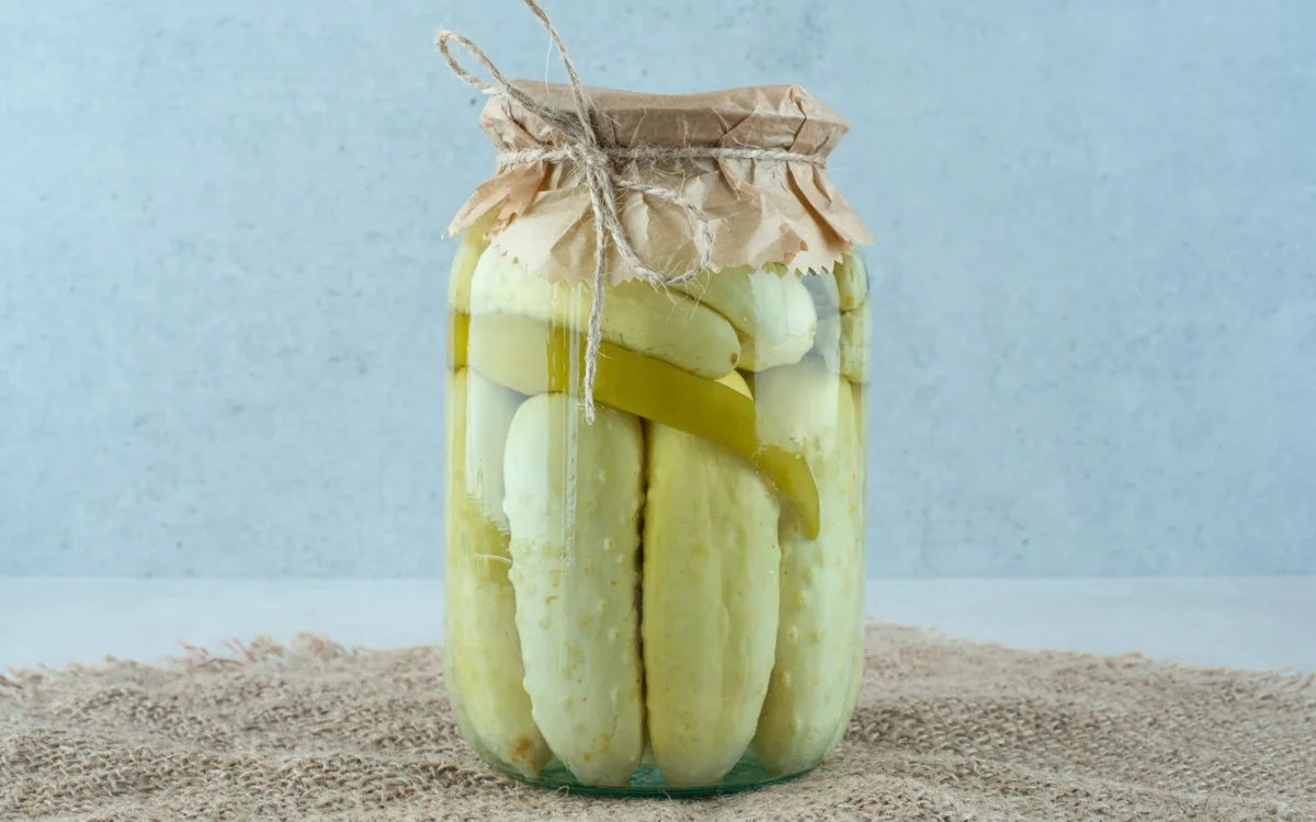 Ile kalorii ma ogórek kiszony – 100 g, sztuka, sód i sól na etykiecie