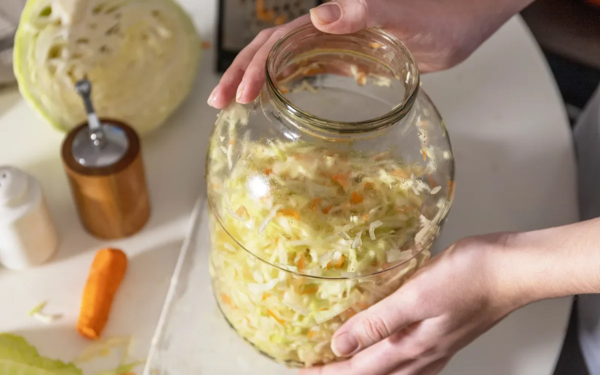 Kiszona kapusta w domu – przepis krok po kroku
